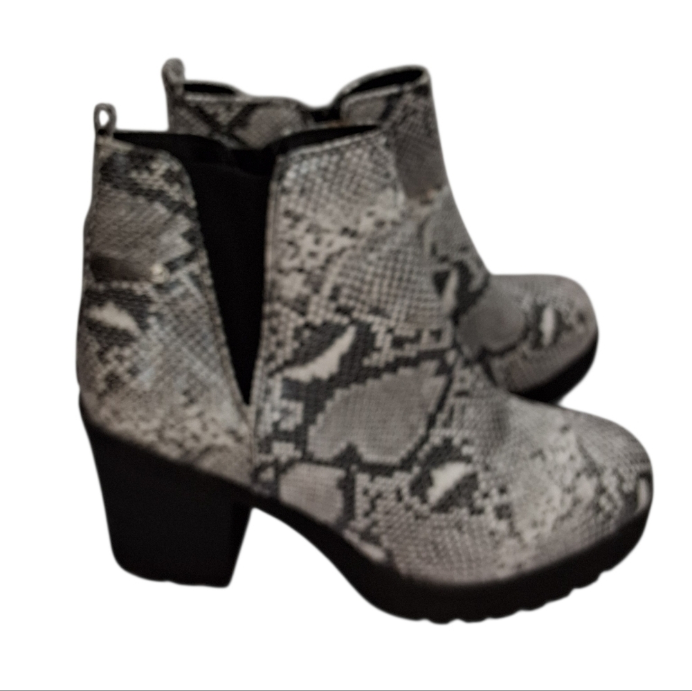 ShoBeautiful Women's Snakeskin Club 108 Ankle Boots Size 8